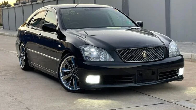 Crown Metallic Blck