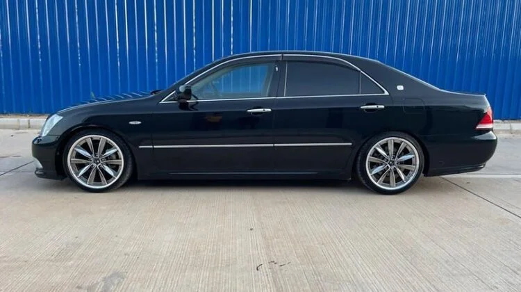 Crown Metallic Blck