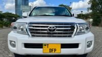 landcruiser v8 white kali