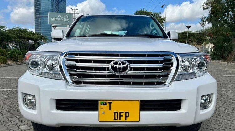landcruiser v8 white kali