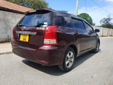 TOYOTA wish redwine