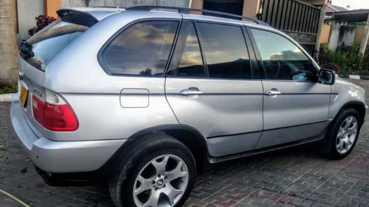 BMW X5 inauzwa 11.9ml