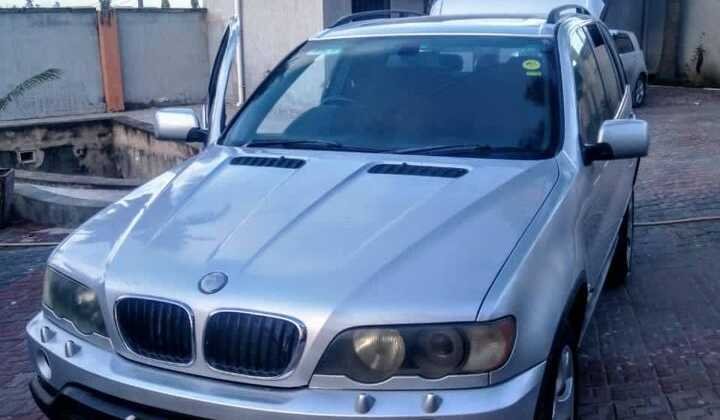 BMW X5 inauzwa 11.9ml