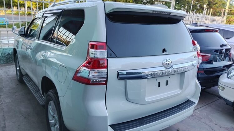 Toyota Land Cruiser Prado 2015, Full Option. 𝗖𝗮𝗹𝗹 / 𝗪𝗵𝗮𝘁𝘀𝗔𝗽𝗽 𝟬𝟳𝟱𝟲 𝟰𝟲𝟱 𝟯𝟯𝟴 / 𝟬𝟲𝟮𝟴 𝟴𝟴𝟯 𝟯𝟴𝟴