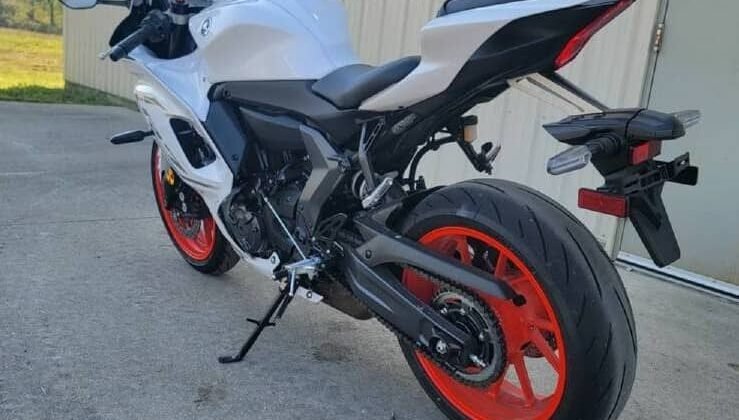 2023 yamaha yzf_R7 (+243991280006)