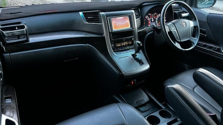 TOYOTA VELLFIRE