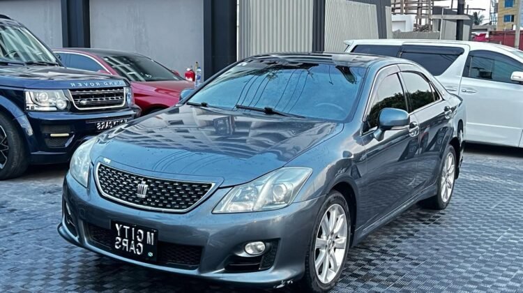 TOYOTA CROWN ATHLETE