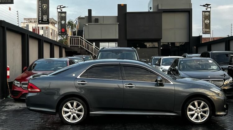 TOYOTA CROWN ATHLETE