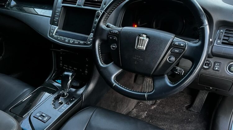 TOYOTA CROWN ATHLETE
