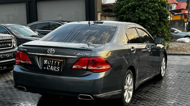 TOYOTA CROWN ATHLETE