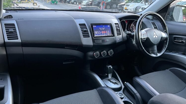 MITSUBISHI OUTLANDER RODEST